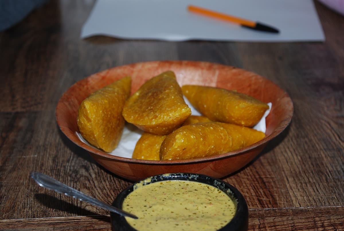 Empanadas colombianas con ají